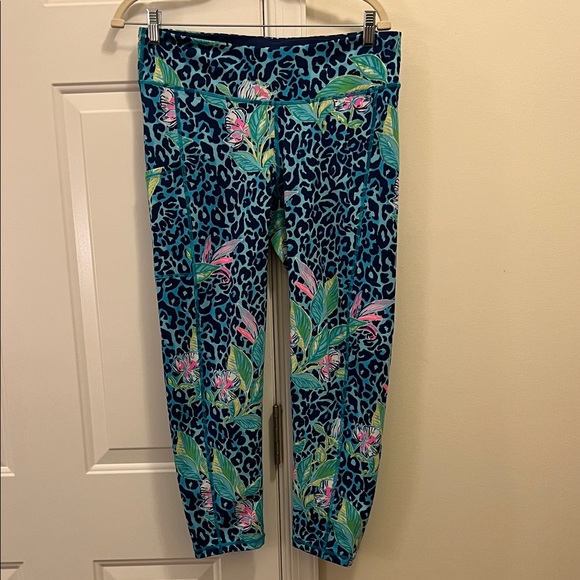Lilly Pulitzer Luxletic Navy leopard print size large waist 32 inseam 24